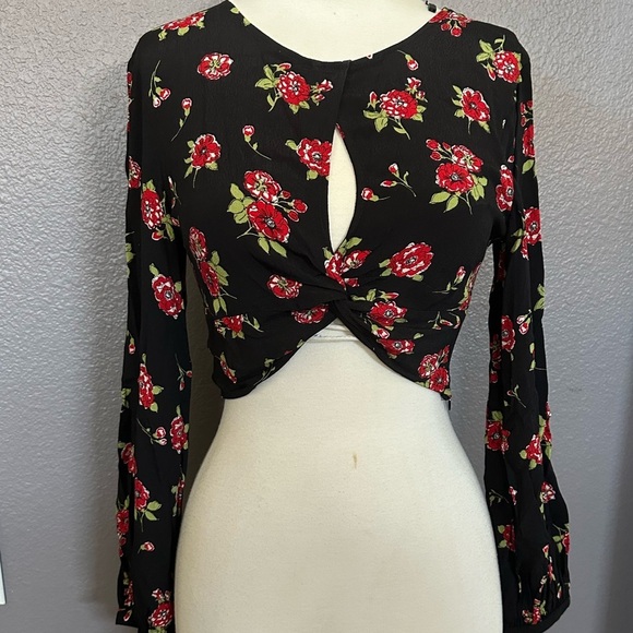 ZARA Women's Floral Crop Top Key-Hole Long Sleeve Zip Red- Black - Picture 4 of 13